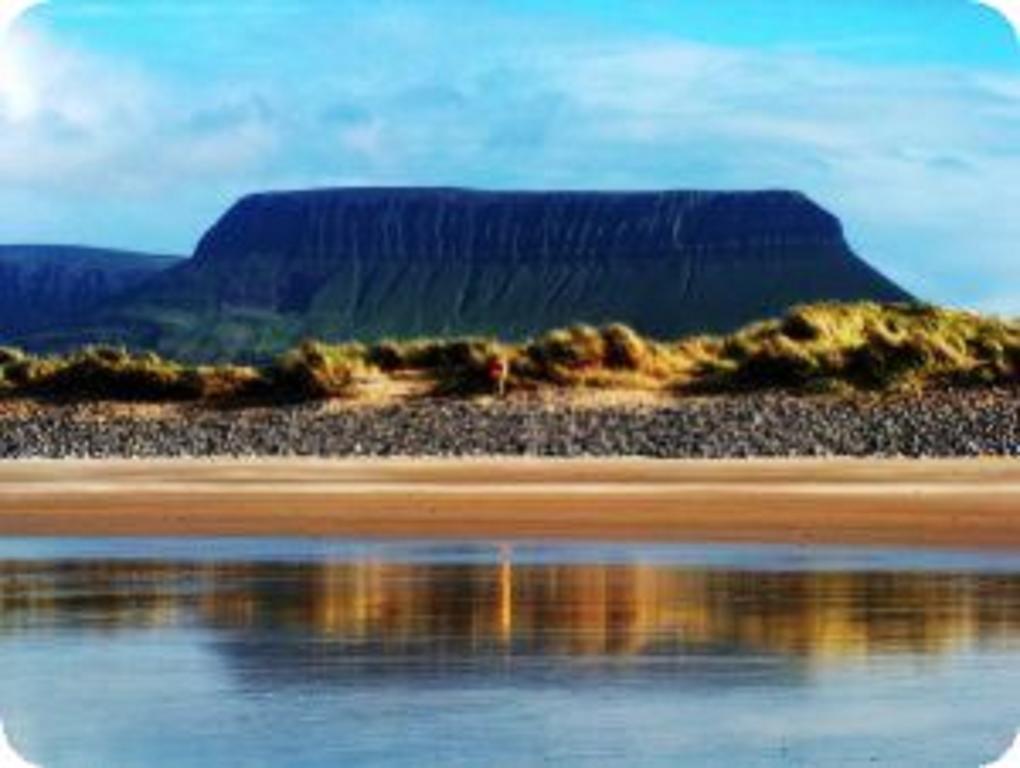The Benwiskin Centre Ballaghnatrillick Exterior foto